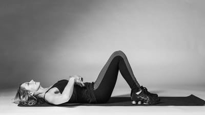 Crunches [Knees Bent/Hands on Stomach] - Photo 3