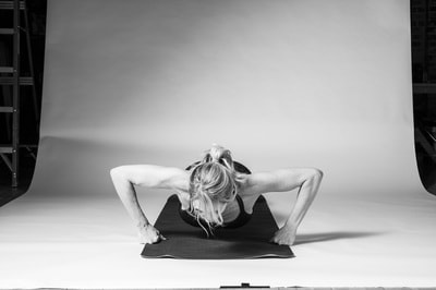 Full Push Up [Fists] - Photo 2