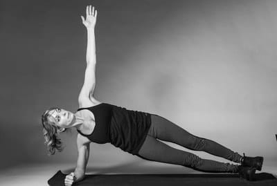 Side Plank/Hip Dip [Hand in Air] - Photo 3