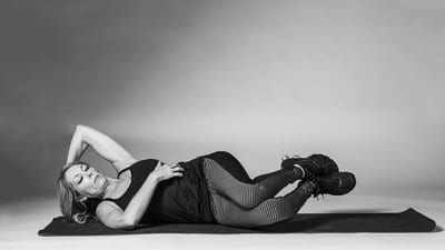 Oblique Crunches - Photo 4