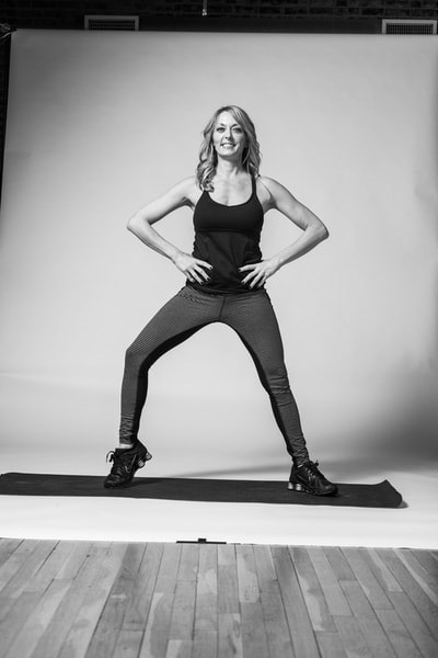 Tip Toe Plie Squat [One Side at a Time] - Photo 3