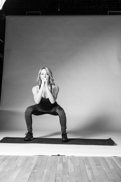 Side Squat [Alternating] - Photo 2