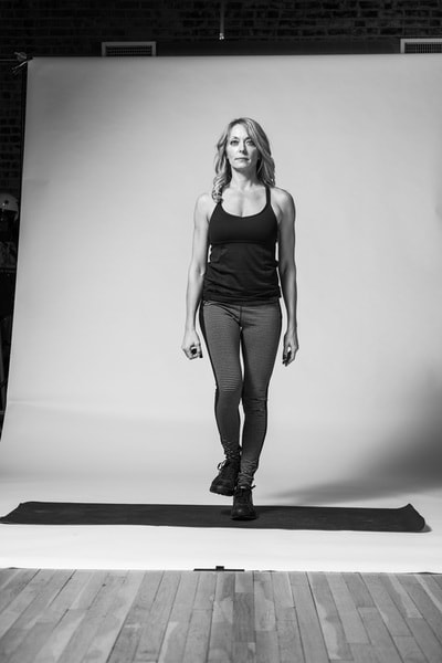 Side Squat [One Side] - Photo 3