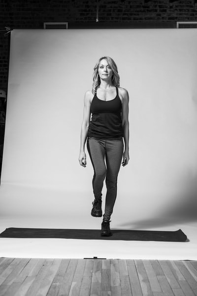 Side Squat [One Side] - Photo 5