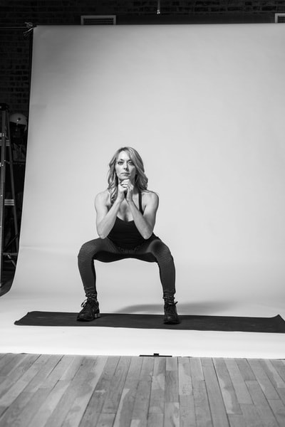 Side Squat [One Side] - Photo 6
